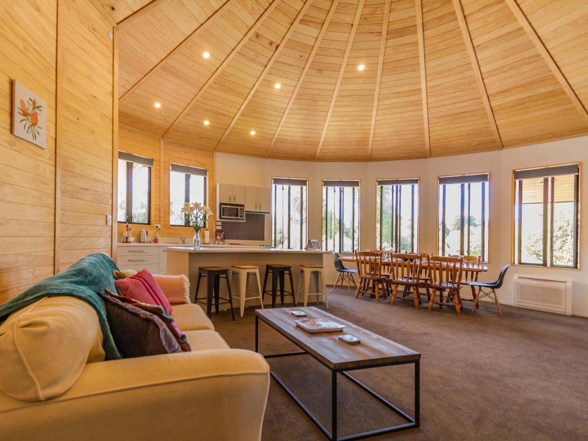 The Snowglobe - Ohakune Modern Yurt Style Chalet Exterior foto